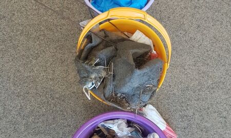 drei Eimer mit Müll